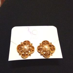Vintage pearl earrings